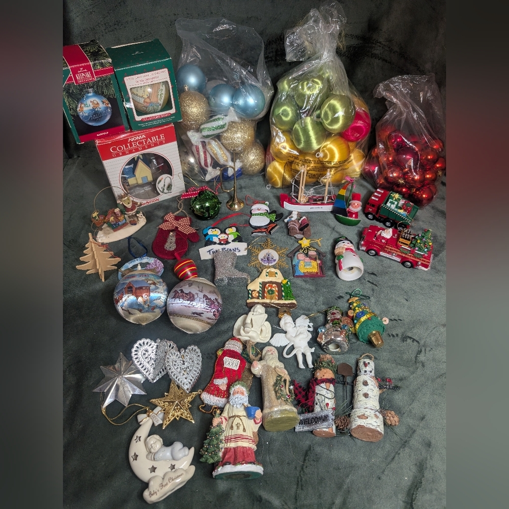 Mix Lot Christmas Ornaments + Decor. Vintage & Modern.  Wood Plastic Cloth